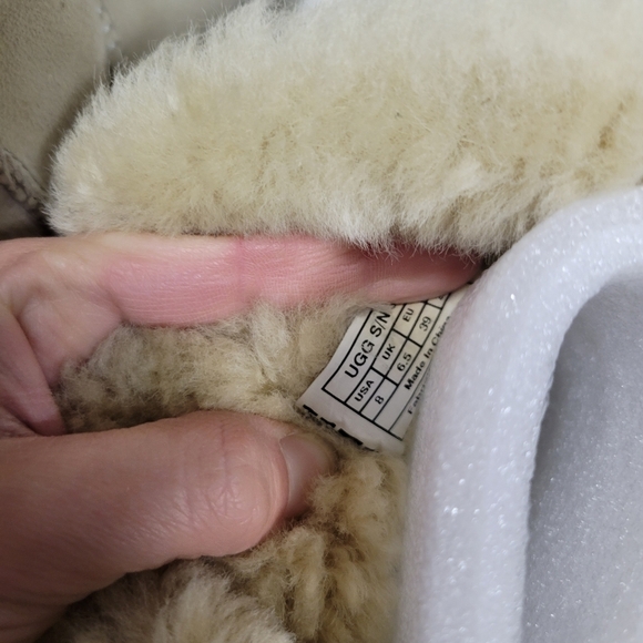 Ugg Australia Sand stone Mini Bailey Button Ugg Boot Size 8 - Picture 8 of 8
